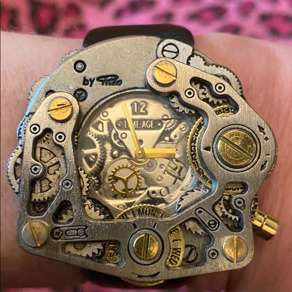 One of a Kind‼️ Wrist Gear watch - Picture 9 of 14